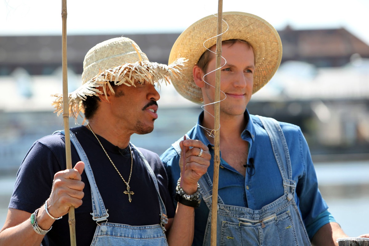 Lionel Richie sucht eine Wohnung in Berlin und angelt mit Jahn Hahn auf der Spree - am Montag, 30. April 2012, ab 5.30 Uhr im &quot;SAT.1-Frühstücksfernsehen&quot; (BILD)