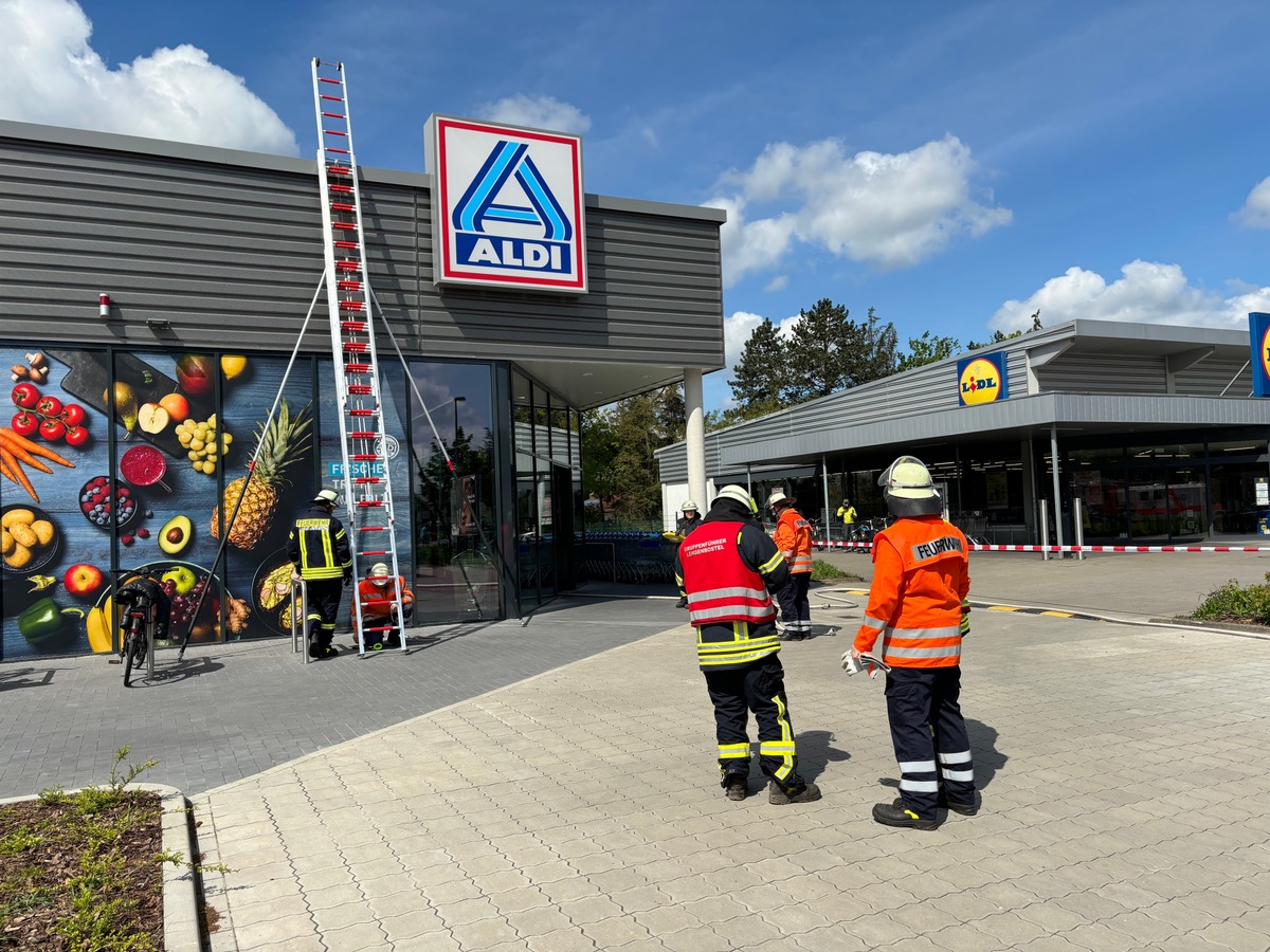 FW-ROW: Feuer auf Aldi-Markt