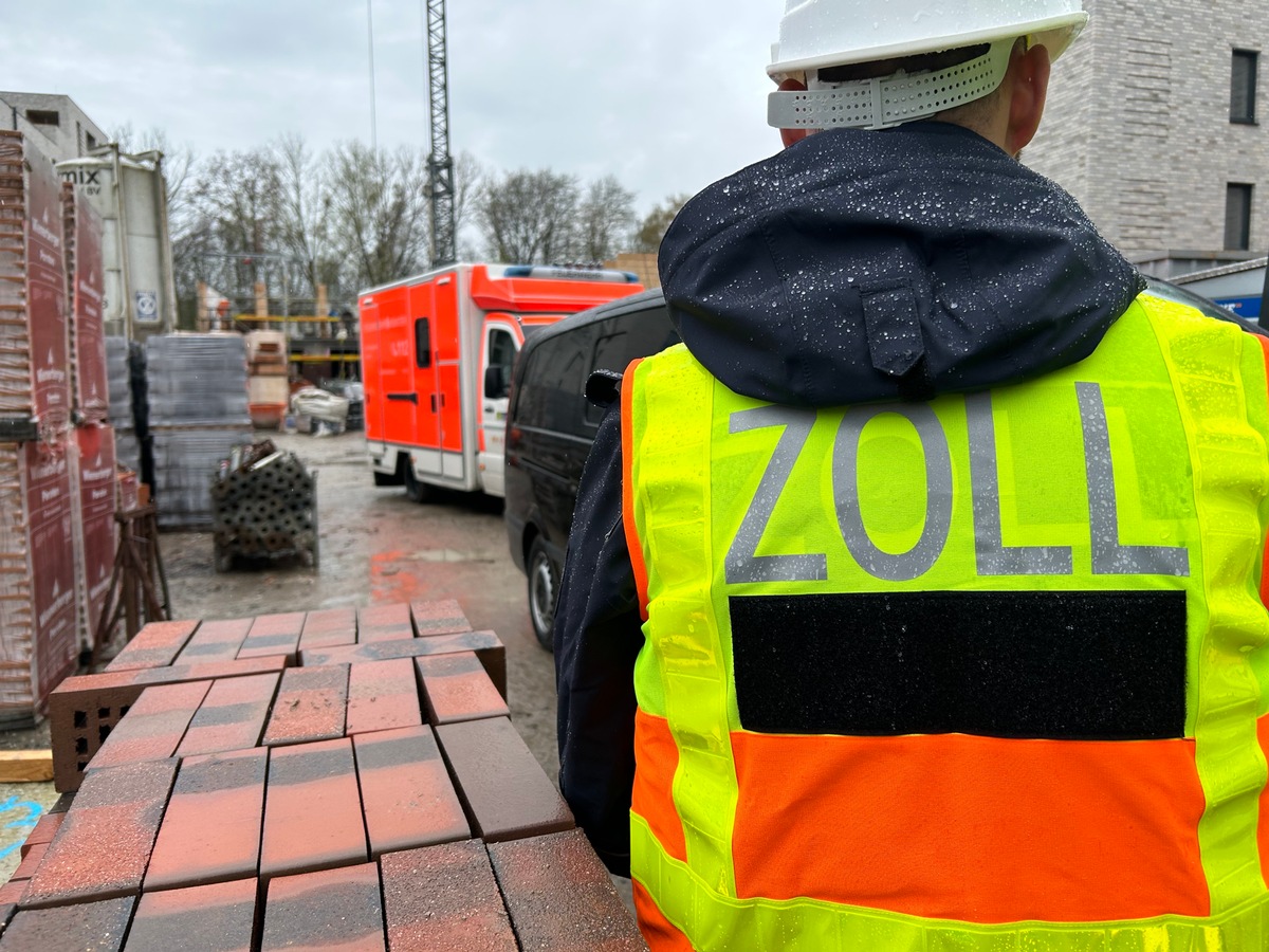 HZA-MS: Zoll trifft sieben illegal Beschäftigte bei der Prüfung von zwei Baustellen im Münsterland an / Zöllner übernehmen Erstversorgung eines verletzten Arbeiters