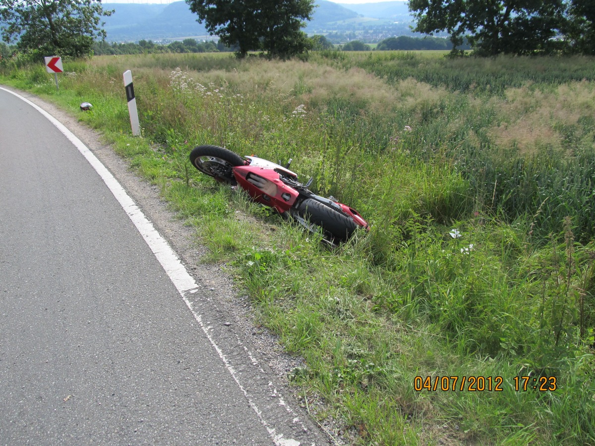 POL-HOL: Wieder Kradunfall auf der Bundessstraße 241, Uslar - Lauenförde: 49jähriger Yamaha-Fahrer schwer verletzt - in Linkskurve von der Fahrbahn abgekommen -