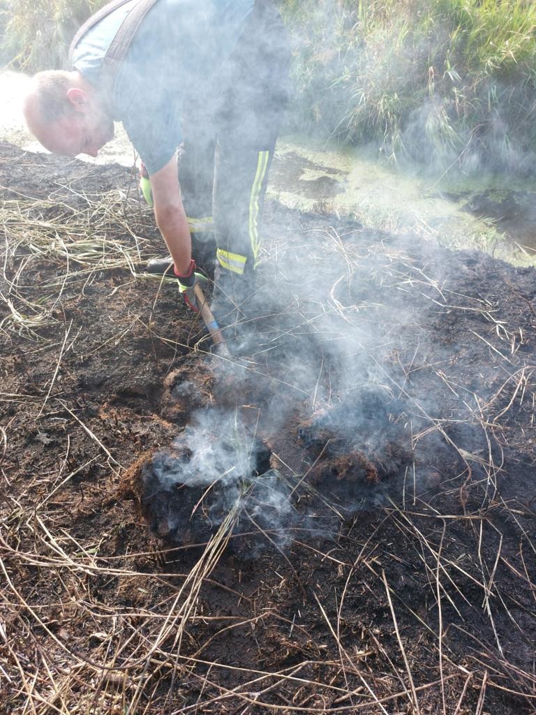 FFW Schiffdorf: Nachlöscharbeiten fordern Ortsfeuerwehr Altluneberg