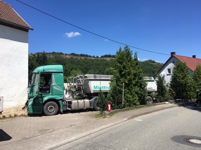 POL-PDKL: Verkehrsunfall mit Lkw