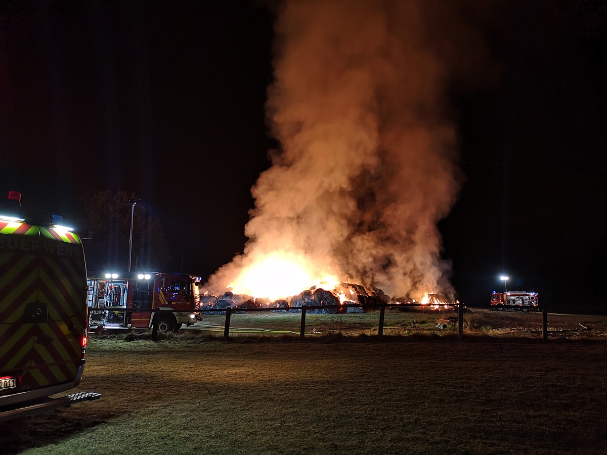 FW-EN: Brand von 600 Heuballen - ERSTMELDUNG (Bildmaterial vorhanden)