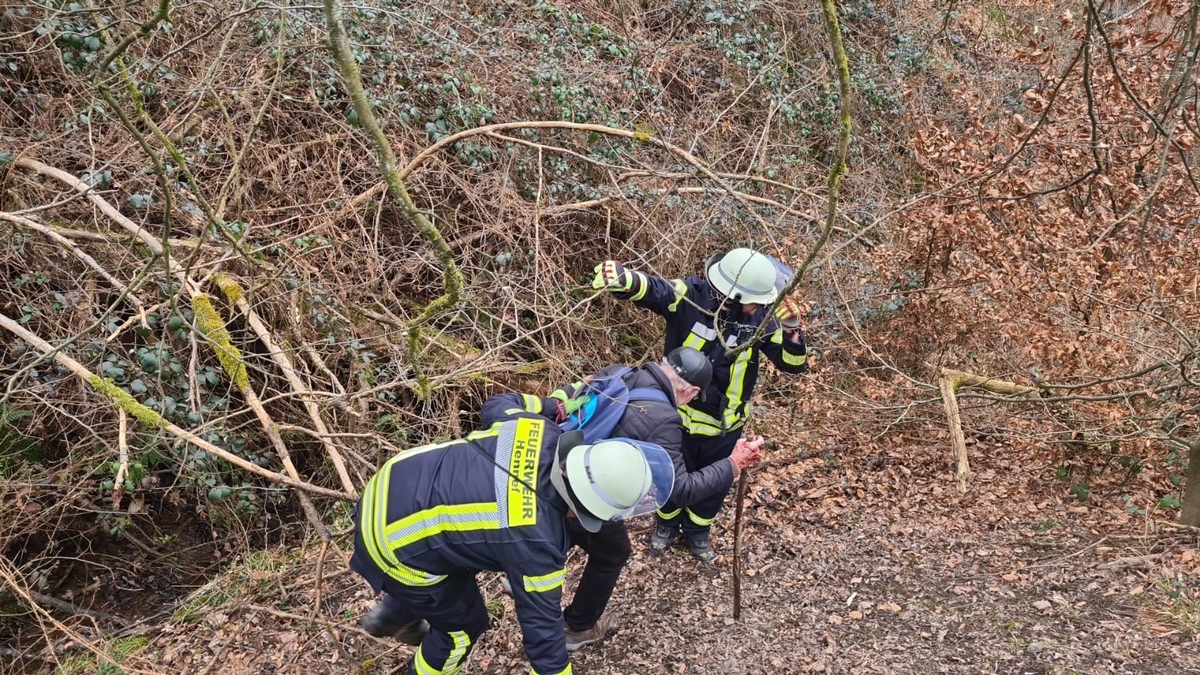 FW Hennef: Feuerwehr rettet Wanderer