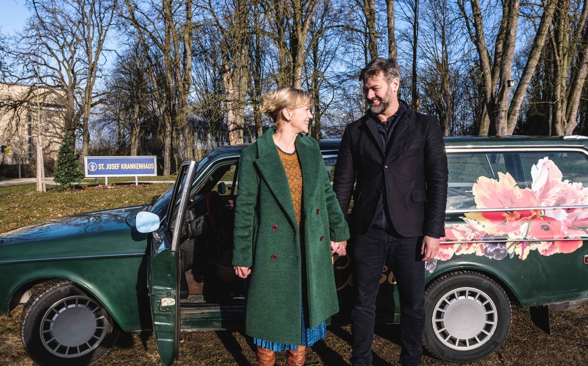 ZDF-&quot;Herzkino&quot;: Drehstart für &quot;Alle Nadeln an der Tanne&quot; mit Anna Loos und Marcus Mittermeier (FOTO)