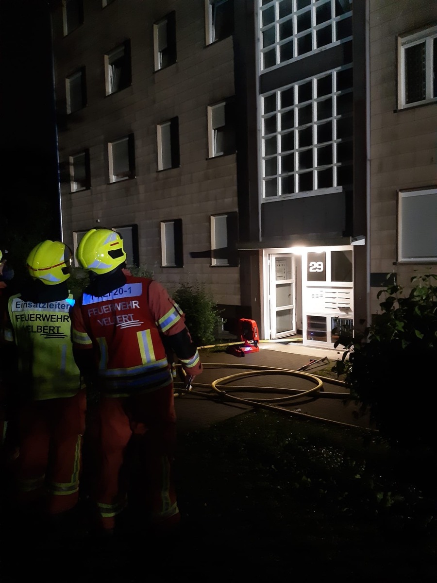 FW-Velbert: Feuerwehr Velbert bekämpft zwei nächtliche Brände