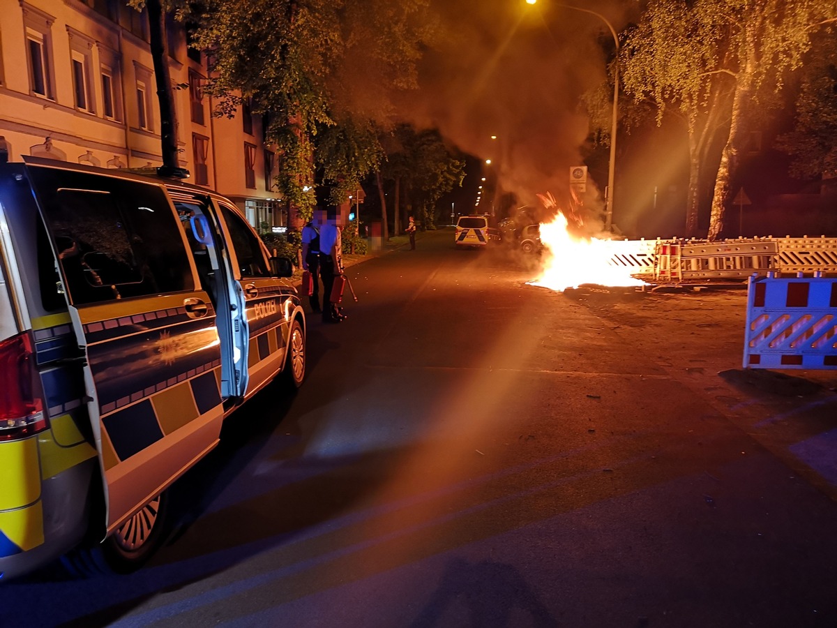 POL-PB: &quot;Dixi&quot;-Klo und Baustellenabsperrung in Brand gesetzt