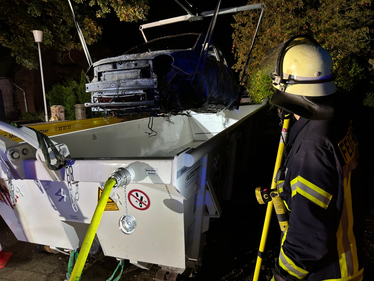 FW Flotwedel: Werkstatt in Vollbrand - Übergreifen auf Wohnhaus verhindert