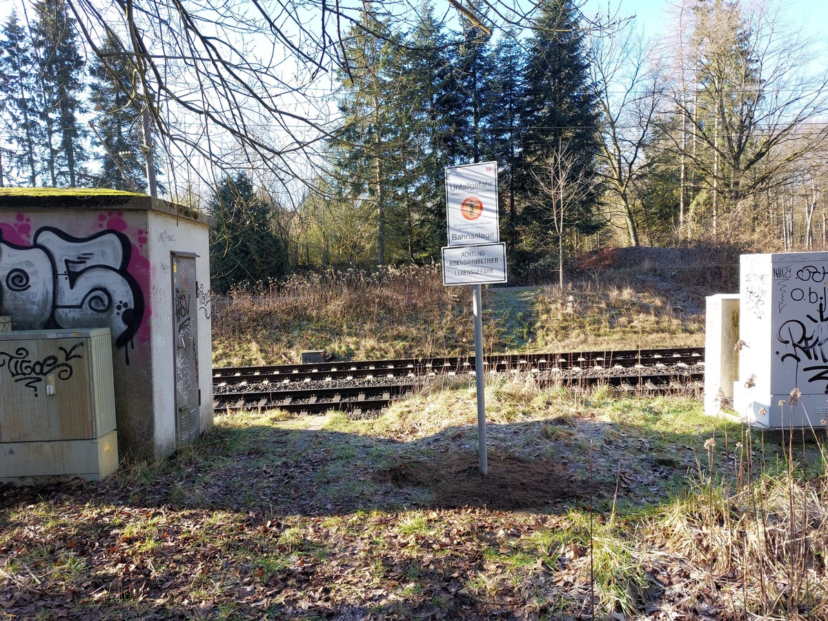 BPOL-KI: Achtung Lebensgefahr - &quot;Wilder Überweg&quot; an der Schnellfahrstrecke Hamburg -Berlin