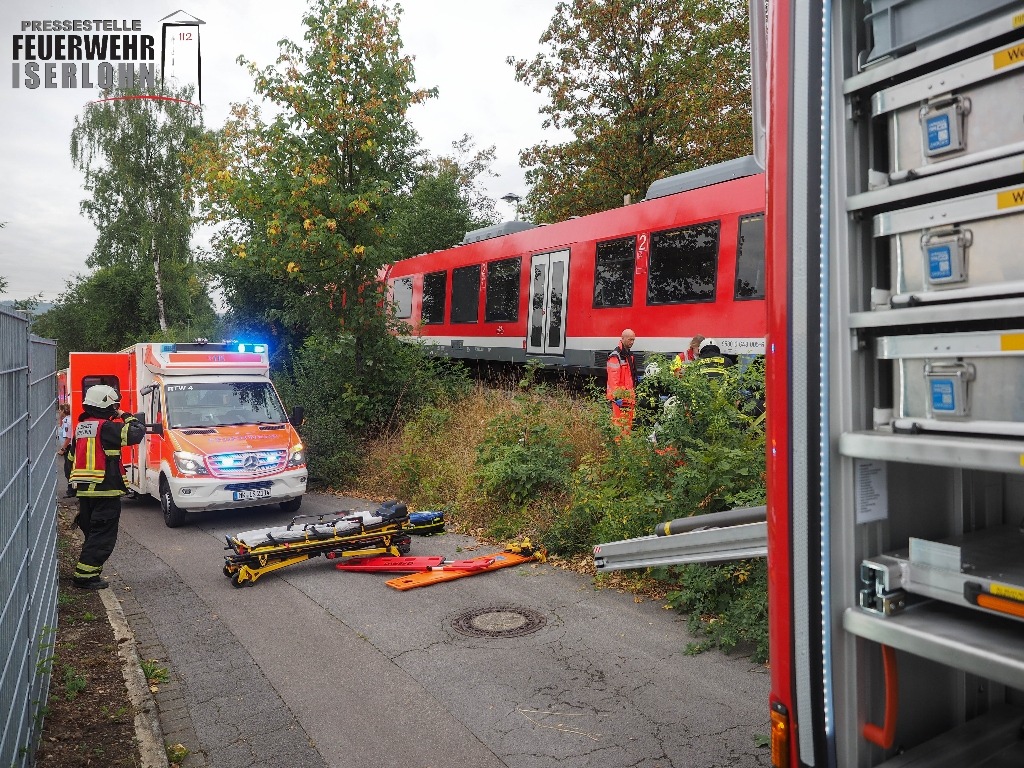 FW-MK: Person von Zug erfasst und schwer verletzt