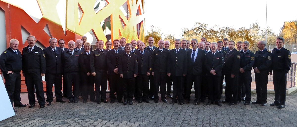 FW-E: Ulrich Bogdahn als Vorsitzender der Arbeitsgemeinschaft der Leiter der Berufsfeuerwehren Nordrhein-Westfalens einstimmig wiedergewählt