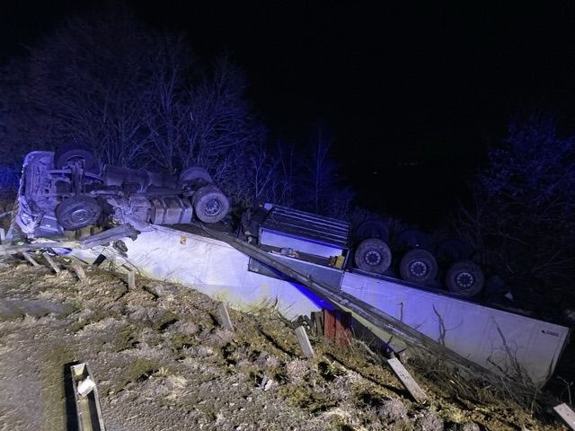 POL-WI: Verkehrsunfall mit Personenschaden, umgestürzter Sattelzug, A 3, zwischen Idstein und Bad Camberg, Donnerstag, 09.01.2025, 21:42 Uhr