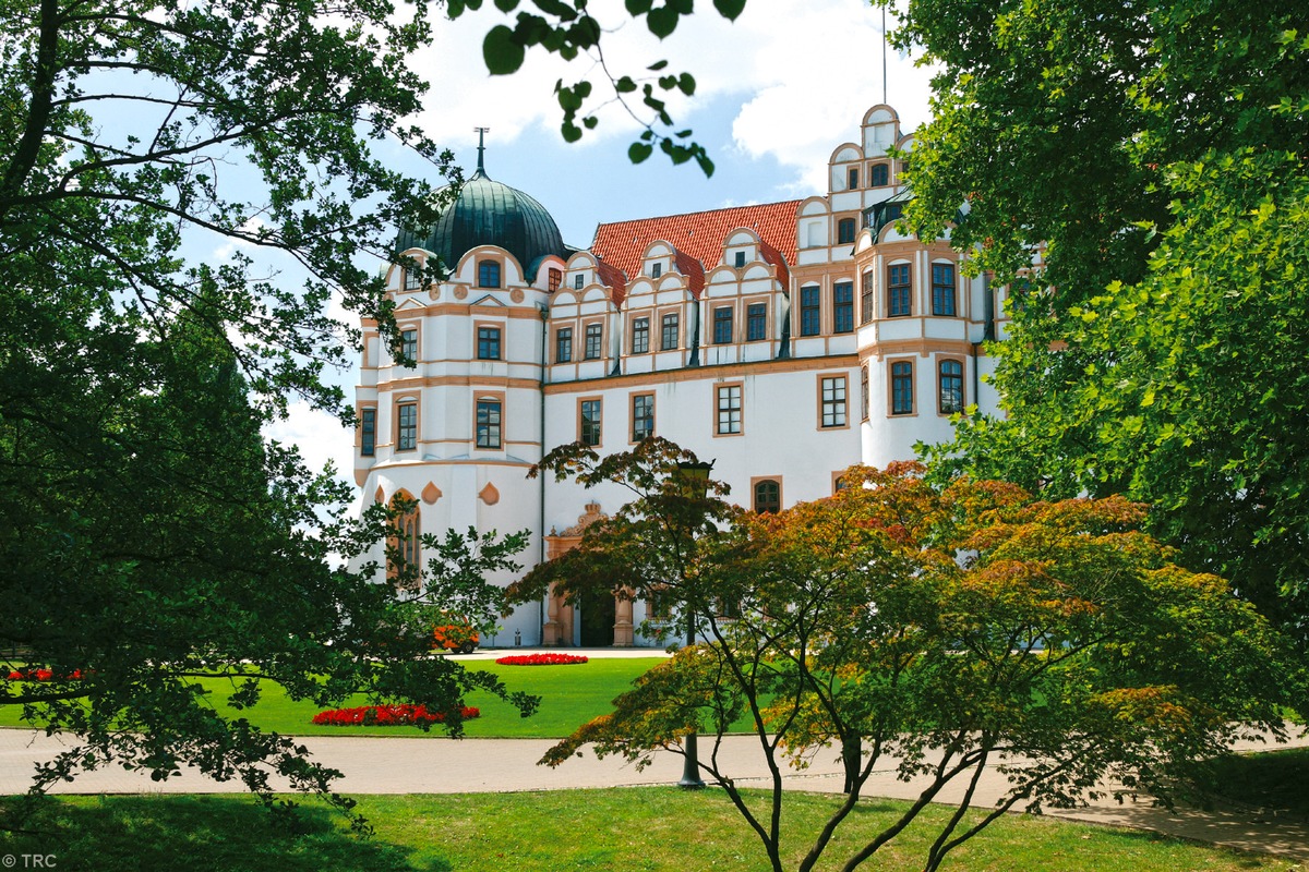 Mittelalterliches Treiben und verkaufsoffener Sonntag in Celle