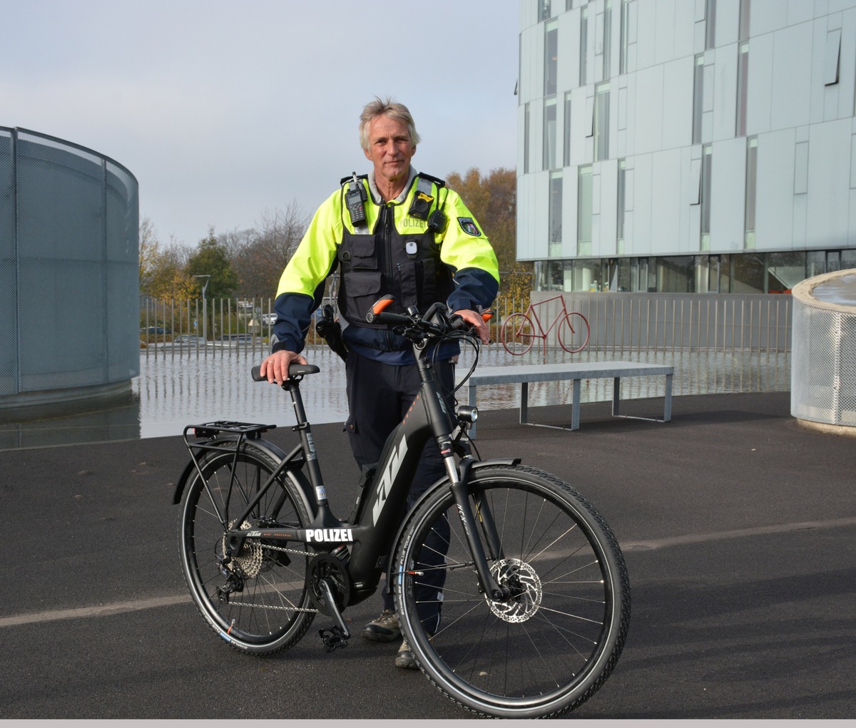 POL-ME: Fünf neue Pedelecs für die Kreispolizeibehörde Mettmann - Kreis Mettmann - 2111078