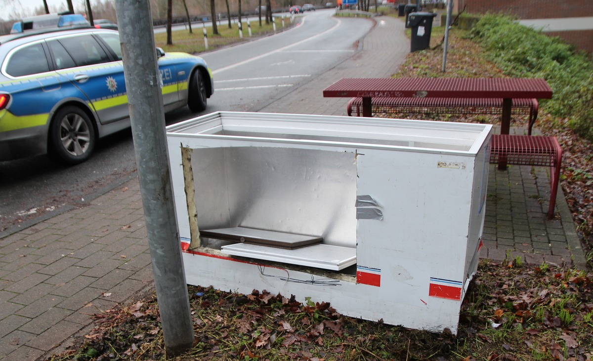 POL-BI: Müll auf Autobahnparkplatz entsorgt