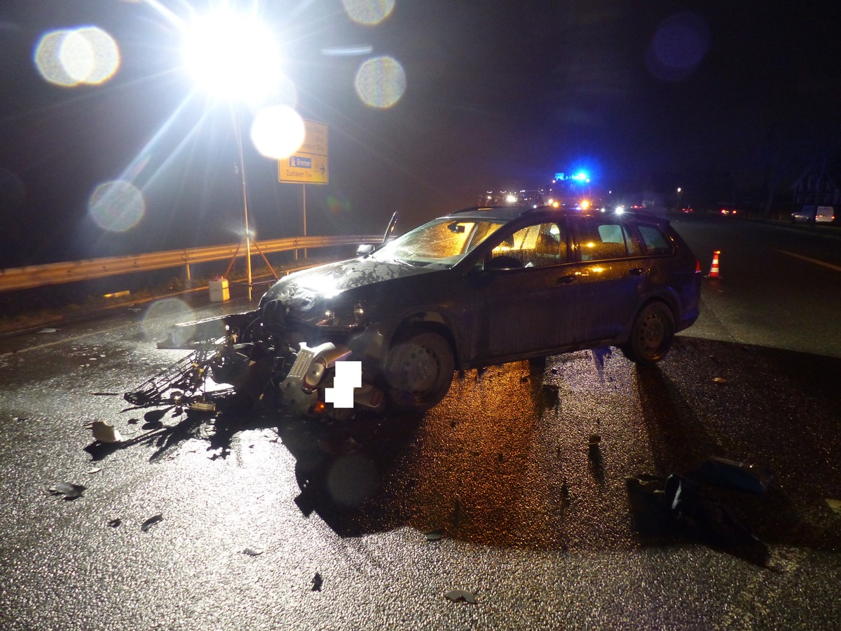 POL-CUX: Verkehrsunfall auf der B73 - Eine Person schwer verletzt - unbelehrbarer Verkehrsteilnehmer beschädigt Absperrung behindert die Einsatzkräfte