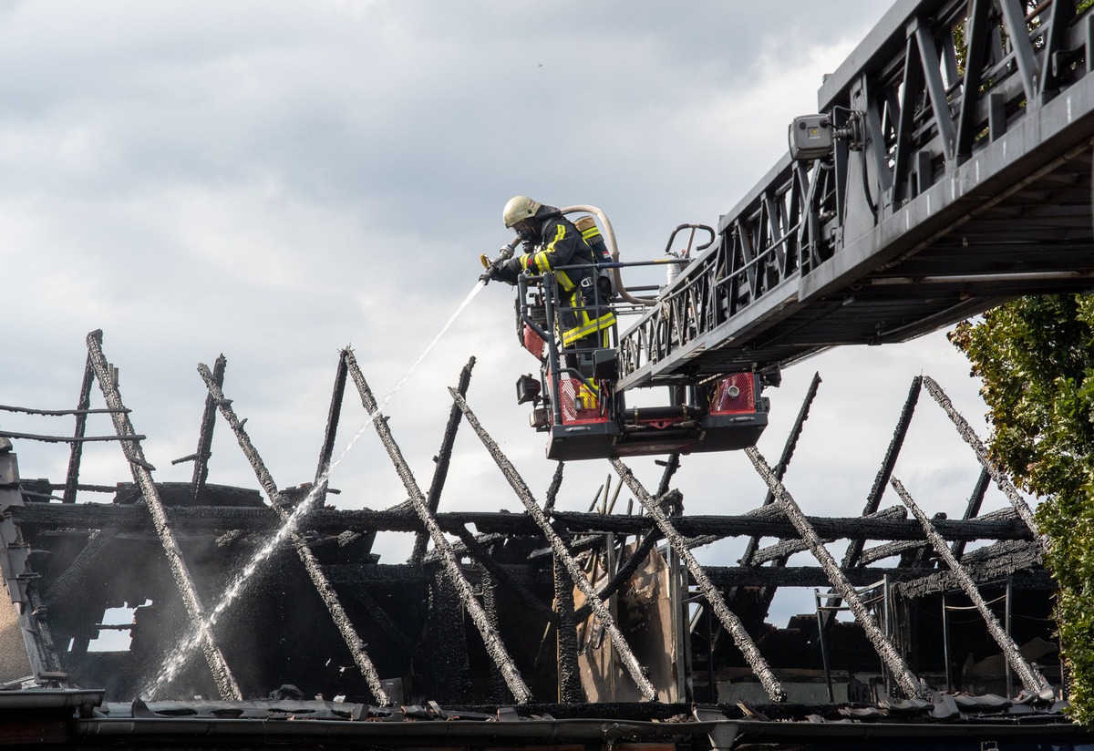 FW-BO: Brand eines Gartenmaschinenhändlers