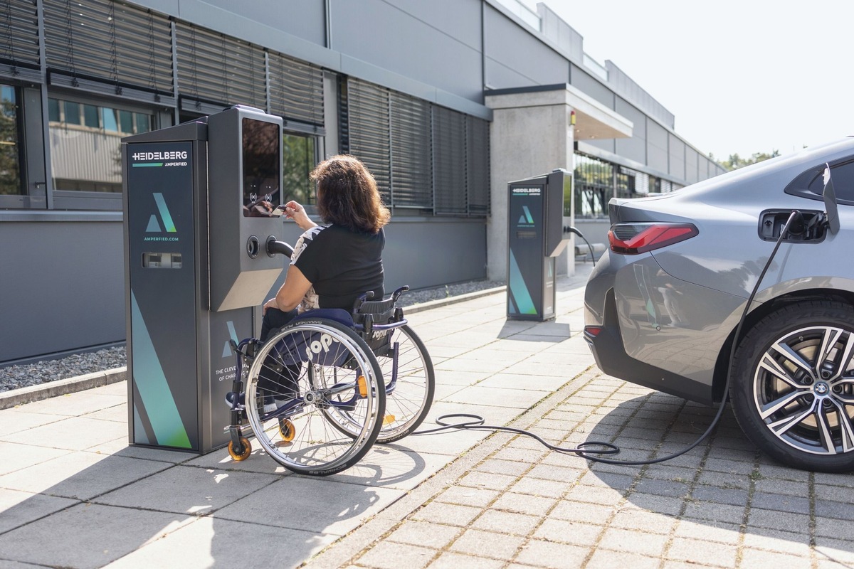 Wachstumsmarkt: HEIDELBERG startet Serienproduktion neuer Ladesäule für öffentliche Parkplätze