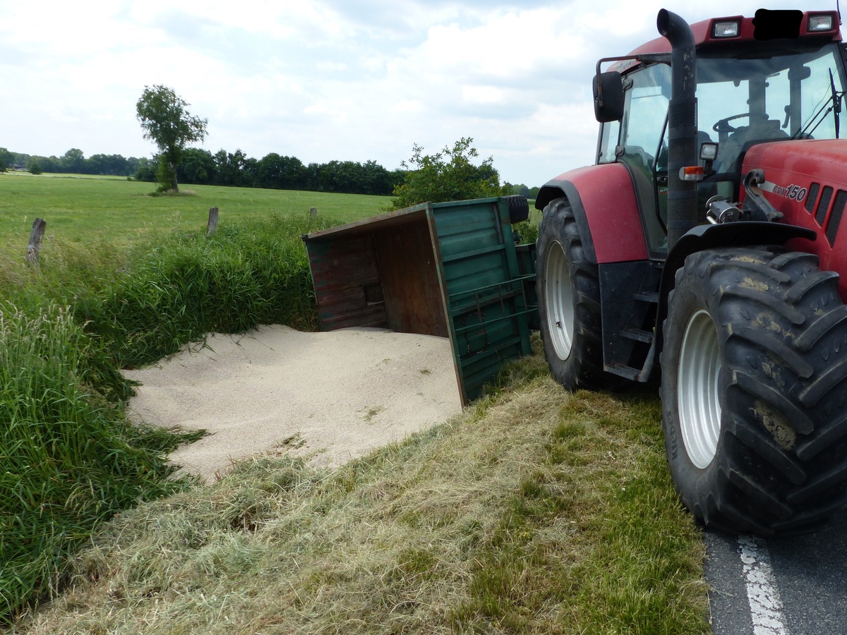 POL-CUX: Leicht verletzt nach Unfall zwischen PKW und Trecker -Fotos in der Bildmappe-