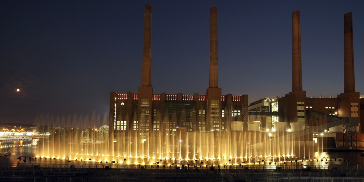 Autostadt in Wolfsburg: Wassershow &quot;Liebe und Leidenschaft&quot; (BILD)