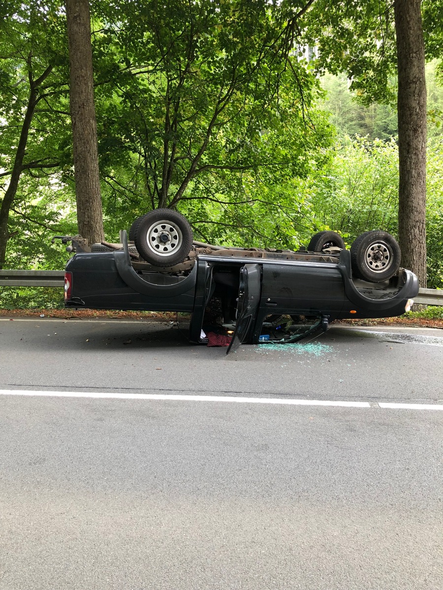 POL-GM: Ins Schleudern geraten - Auto landete auf dem Dach