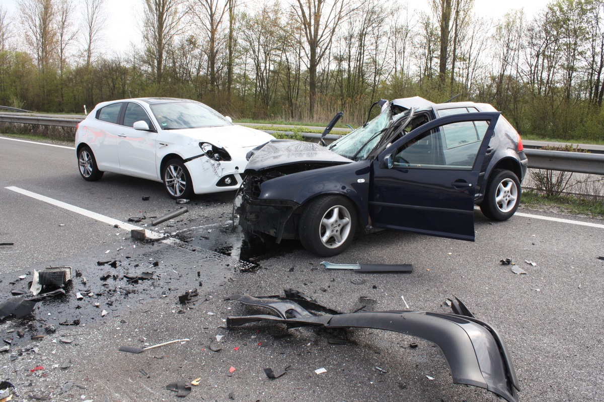 POL-PDLD: Jockgrim - Entenfamilie löst schweren Unfall aus