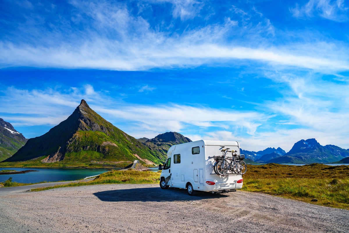 Rechtzeitig vor dem Camping-Urlaub zum Gasanlagen-Check / Mit gültiger Prüfplakette auf der sicheren Seite