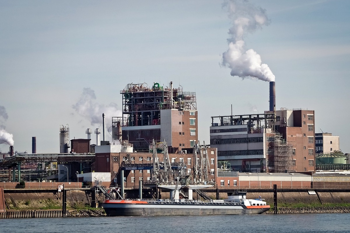 ++ Chemieriesen verbrauchen enorme Wassermengen – BUND veröffentlicht interaktive Karte zu größten Wasserentnehmern in Teilen von NRW | #Trockenheit ​ ++