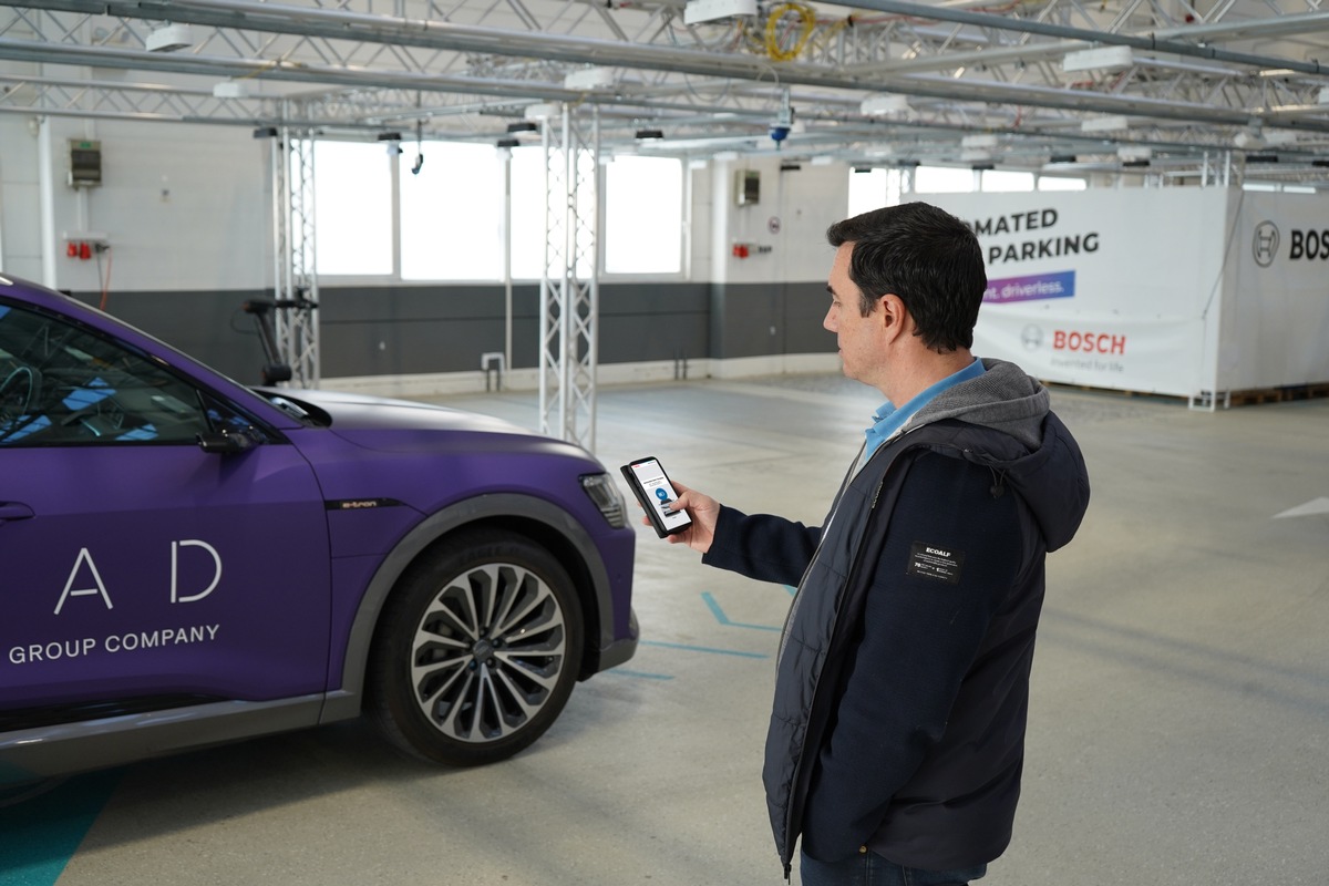 Bosch und Cariad schicken E-Autos fahrerlos an die Ladesäule