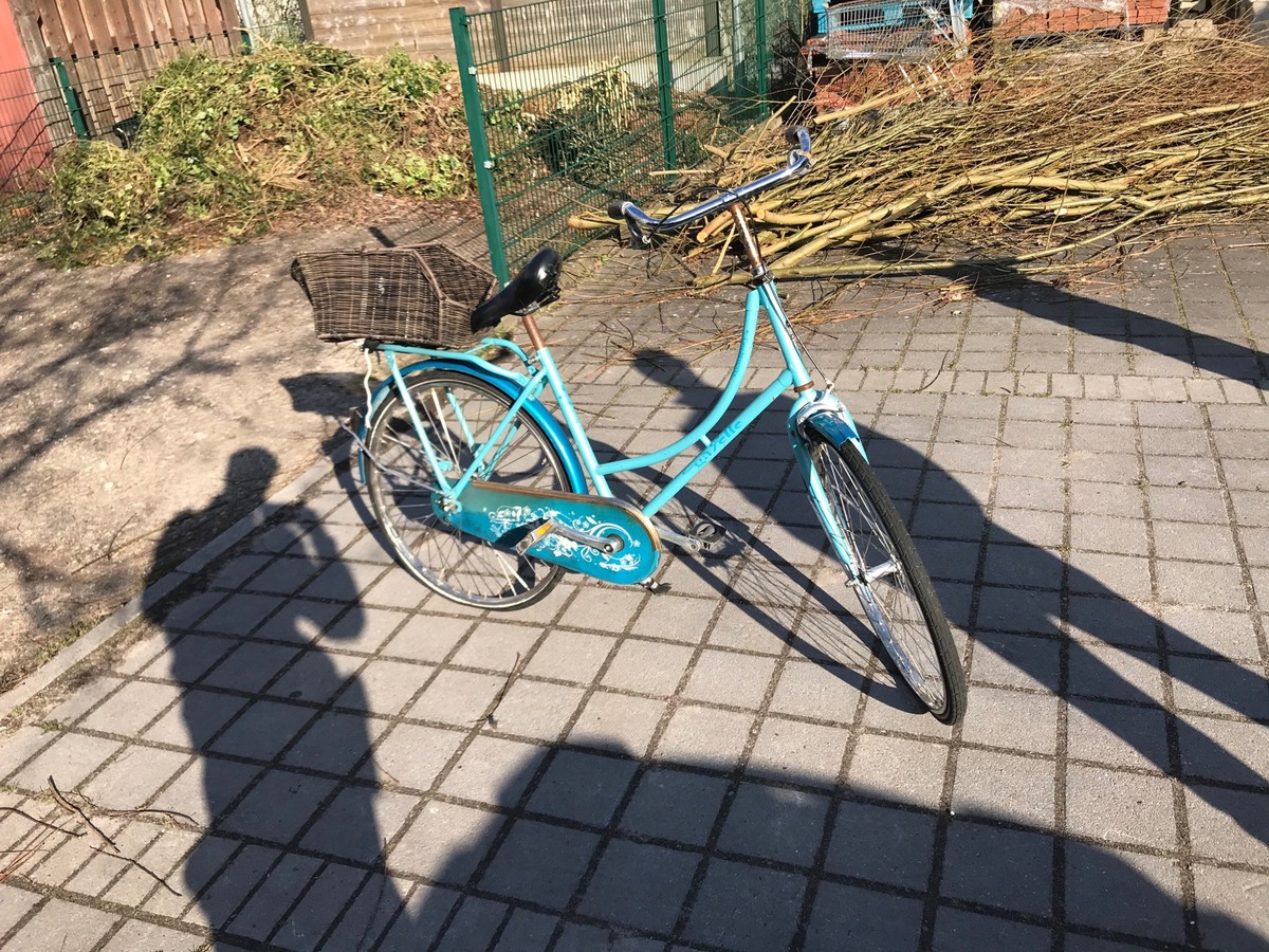 POL-DH: --- Polizei Stuhr sucht Fahrrad-Eigentümer - Unfallflucht in Barnstorf ---