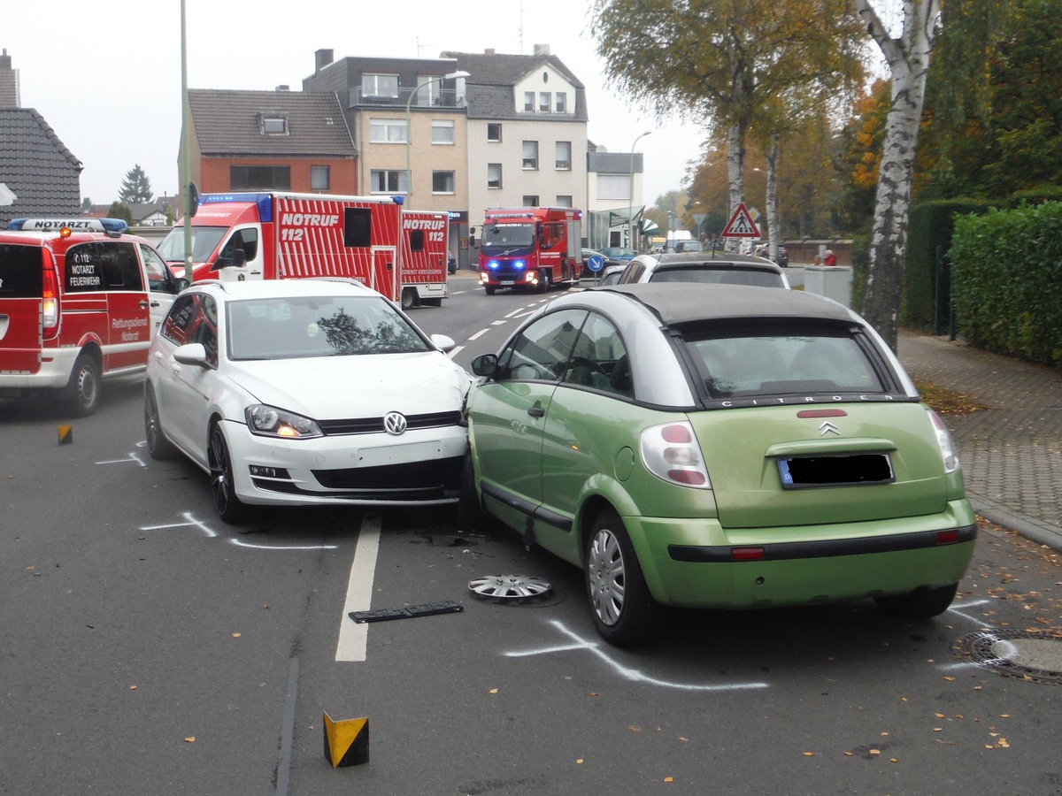 POL-DN: Kollision mit dem Gegenverkehr