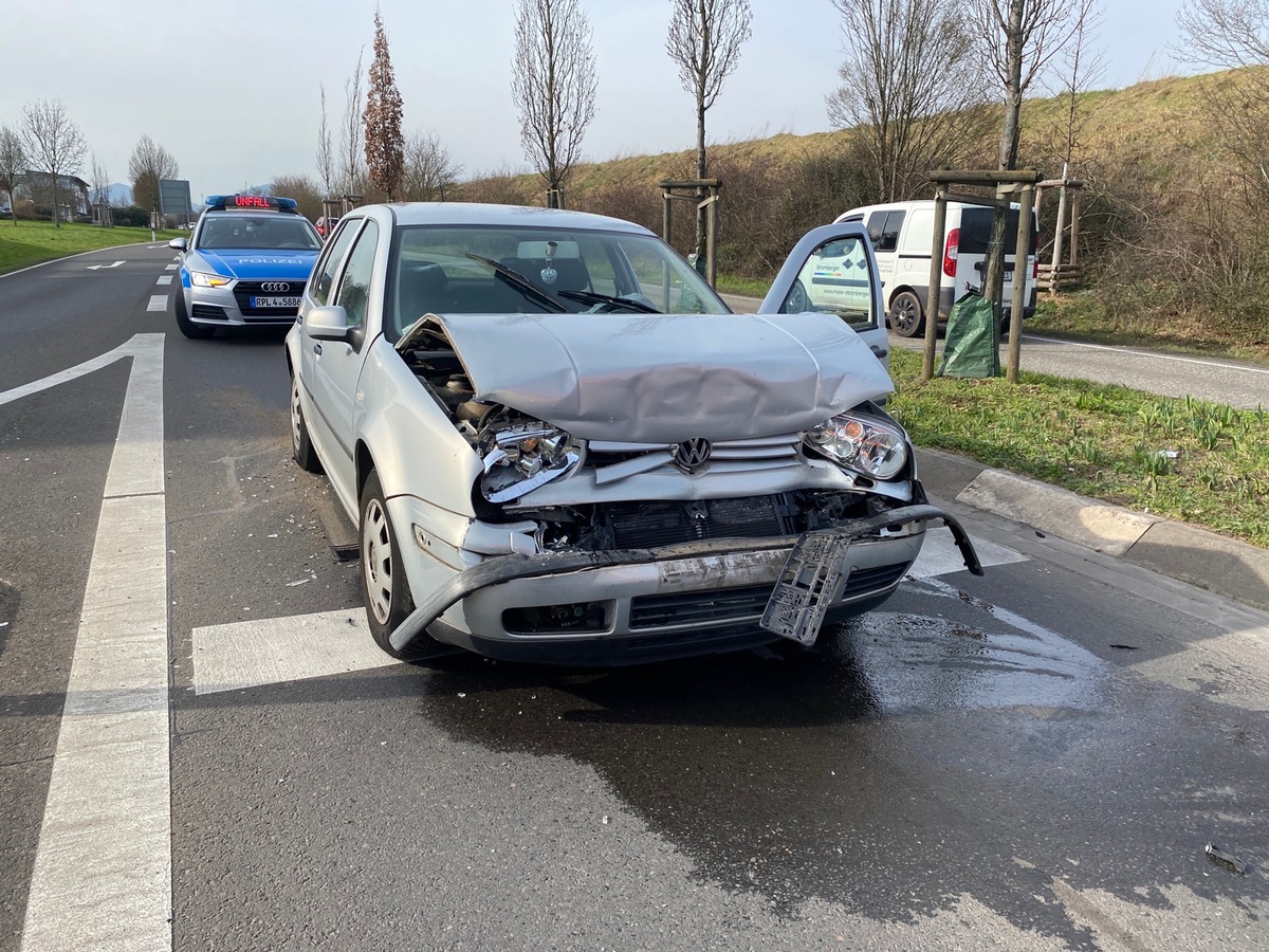 POL-PDLD: Verkehrsbehinderung durch Unfall