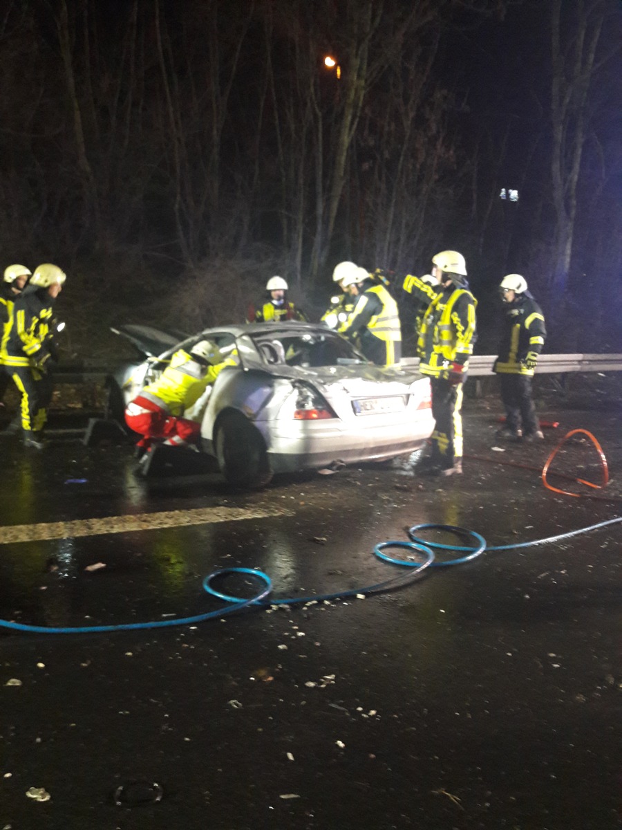 FW-BO: Eine schwer verletzte Person nach Verkehrsunfall auf der A 40