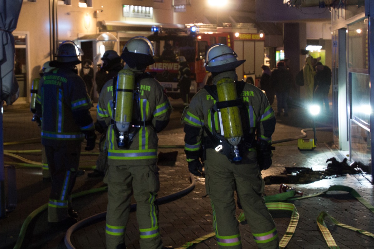 FW Menden: Brand in der Bahnhofstraße