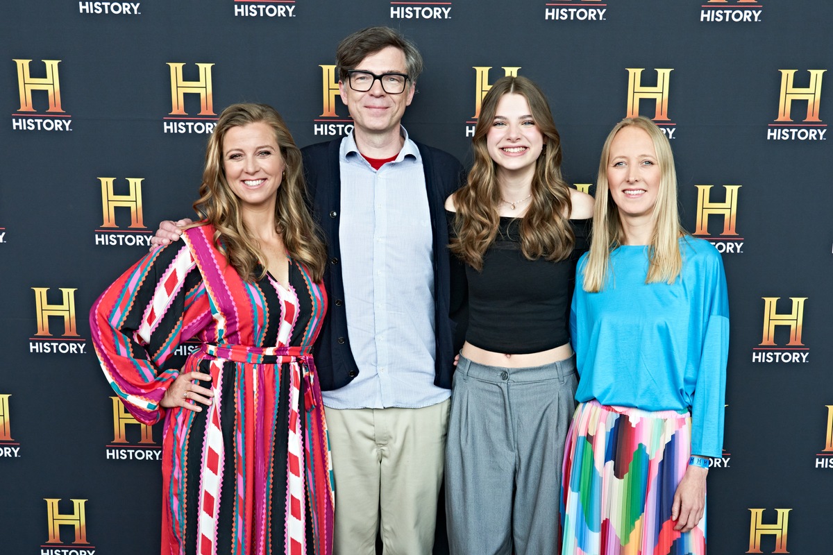 Ralph Caspers, Emilia Flint und Nina Eichinger überreichten HISTORY-AWARD 2023 an Schülerinnen und Schüler aus Trier