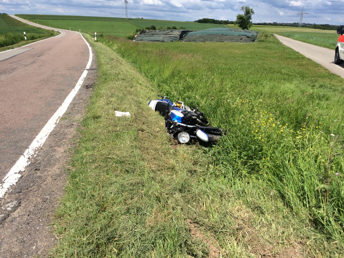 POL-PDPS: Verkehrsunfall mit schwer verletztem Motorradfahrer auf Landstraße zwischen Reifenberg und Schmitshausen