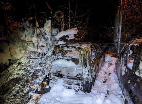 POL-SE: Wedel - Fahrzeugbrände - Kriminalpolizei sucht Zeugen nach Brandstiftung