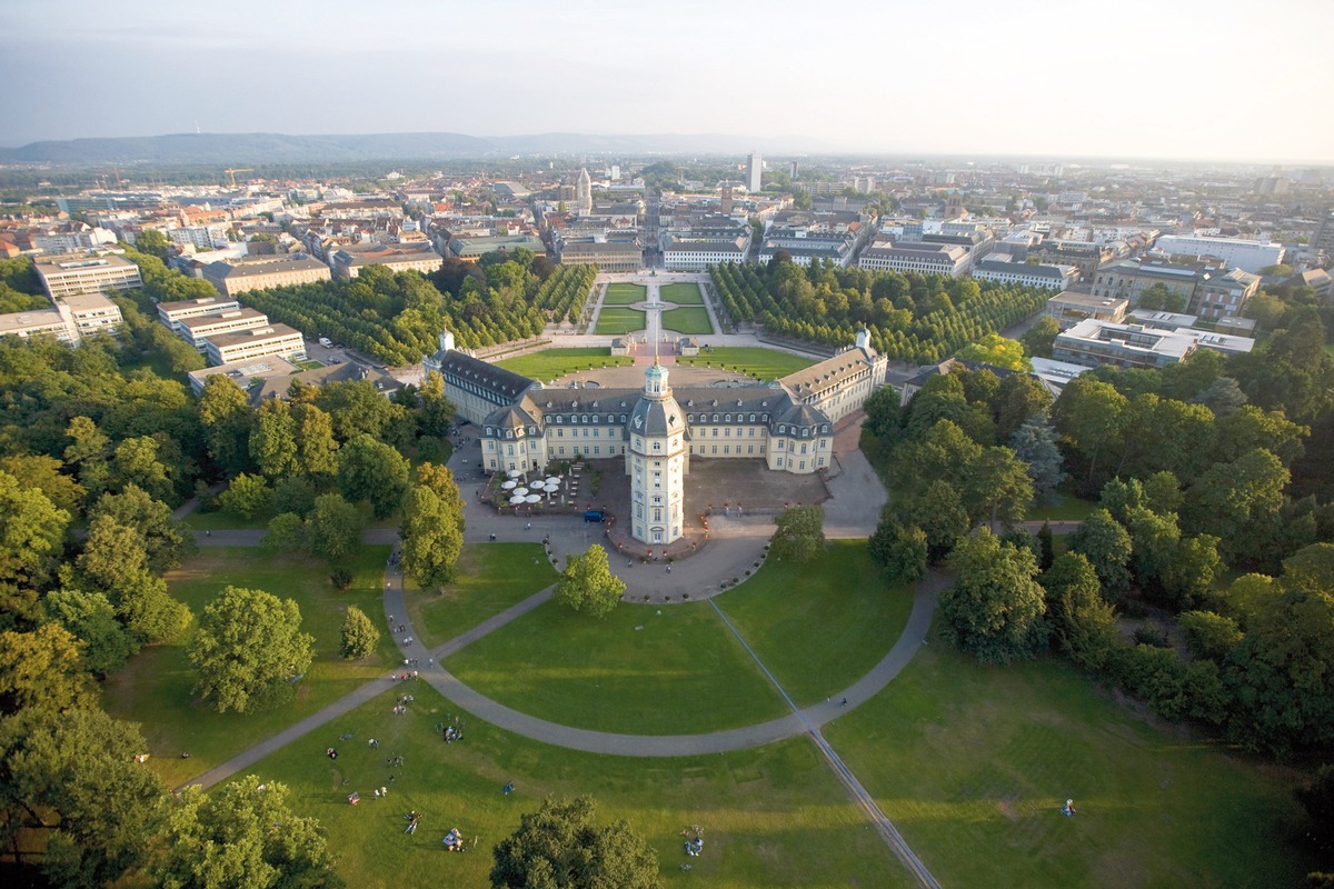 Zum &quot;Blind Date&quot; nach Karlsruhe (BILD)