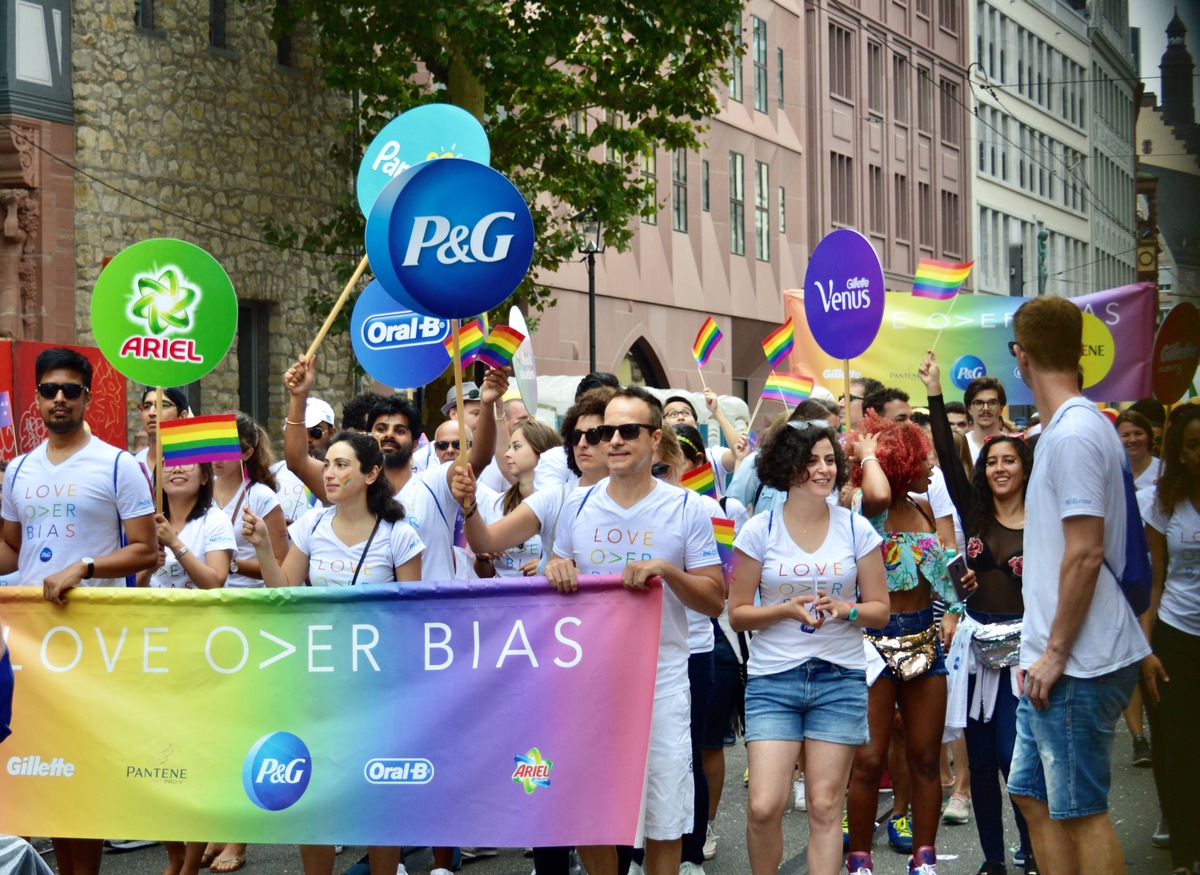 Chancengleichtheit für LGBT*IQ: Procter &amp; Gamble erhält Global Leader Network Award der PROUT AT WORK Foundation