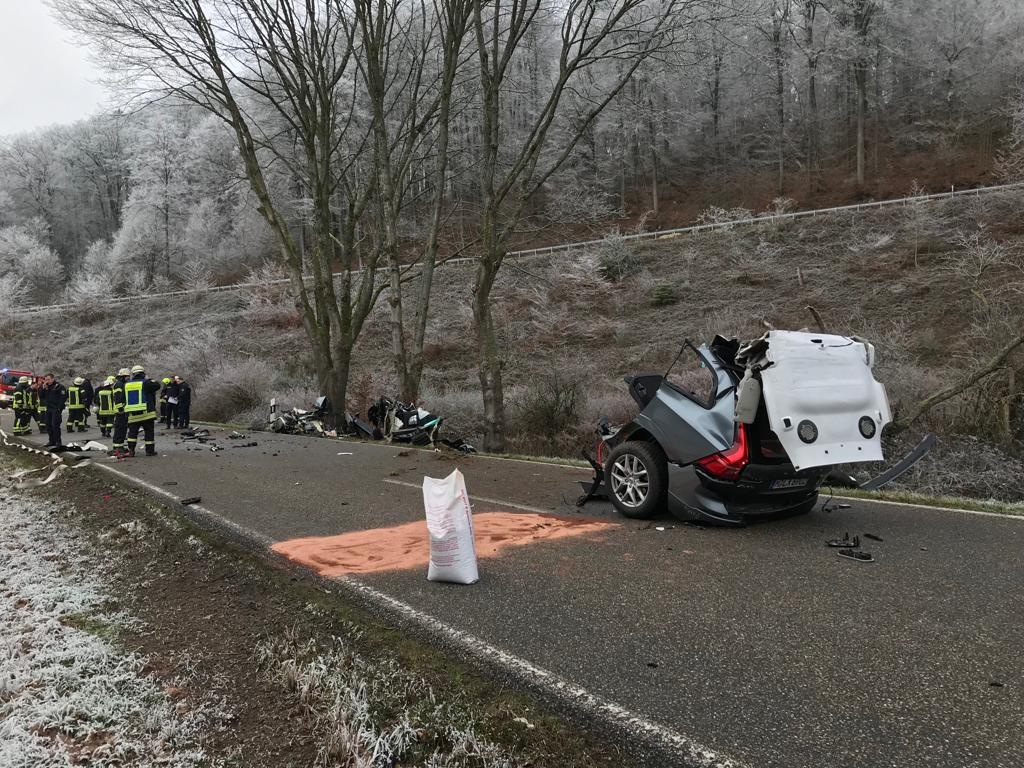 POL-PDPS: Verkehrsunfall fordert zwei Todesopfer