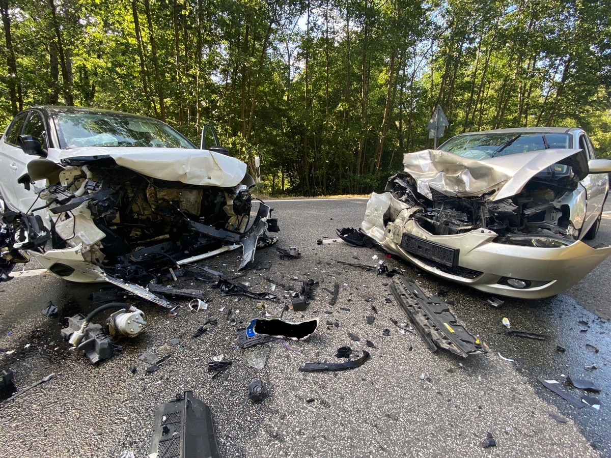 POL-PDKL: Verkehrsunfall mit verletzten Personen auf B423