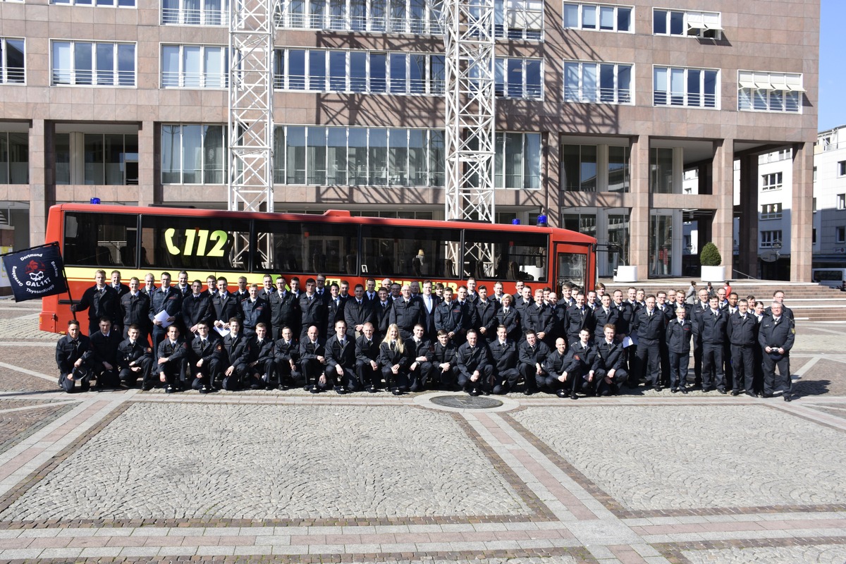 FW-DO: Ausbildung bei der Feuerwehr
Feuerwehrleute beenden und beginnen ihre Ausbildung