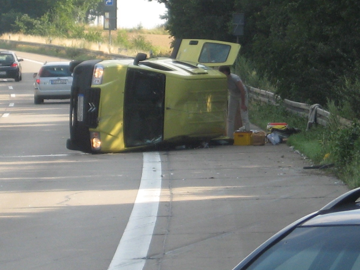 POL-HI: BAB 7, LK Hildesheim -- 15 km Stau nach Unfall auf der BAB 7