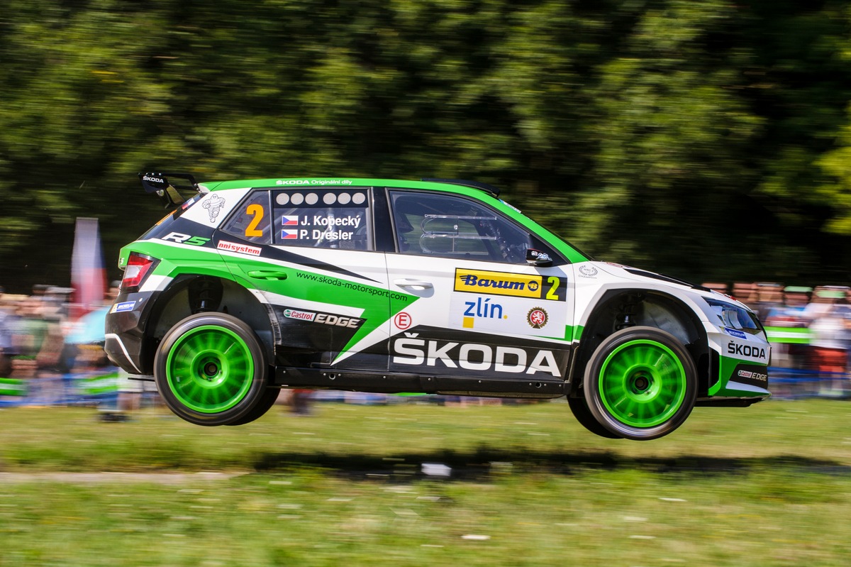 Barum Czech Rally Zlín: Amtierende Meister Kopecký/Dresler holen sechsten Saisonsieg für SKODA (FOTO)