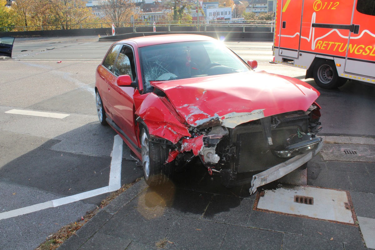 POL-HA: Verkehrsunfall mit Verletzten auf der Altenhagener Brücke