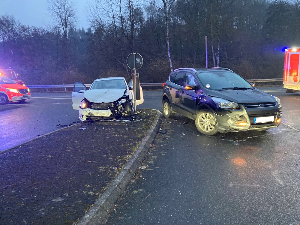 POL-GM: Verkehrsunfall beim Abbiegen