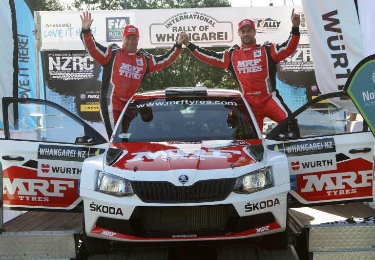 Doppelsieg für MRF SKODA: Gaurav Gill gewinnt vor Ole Christian Veiby die APRC Rallye Whangarei (FOTO)