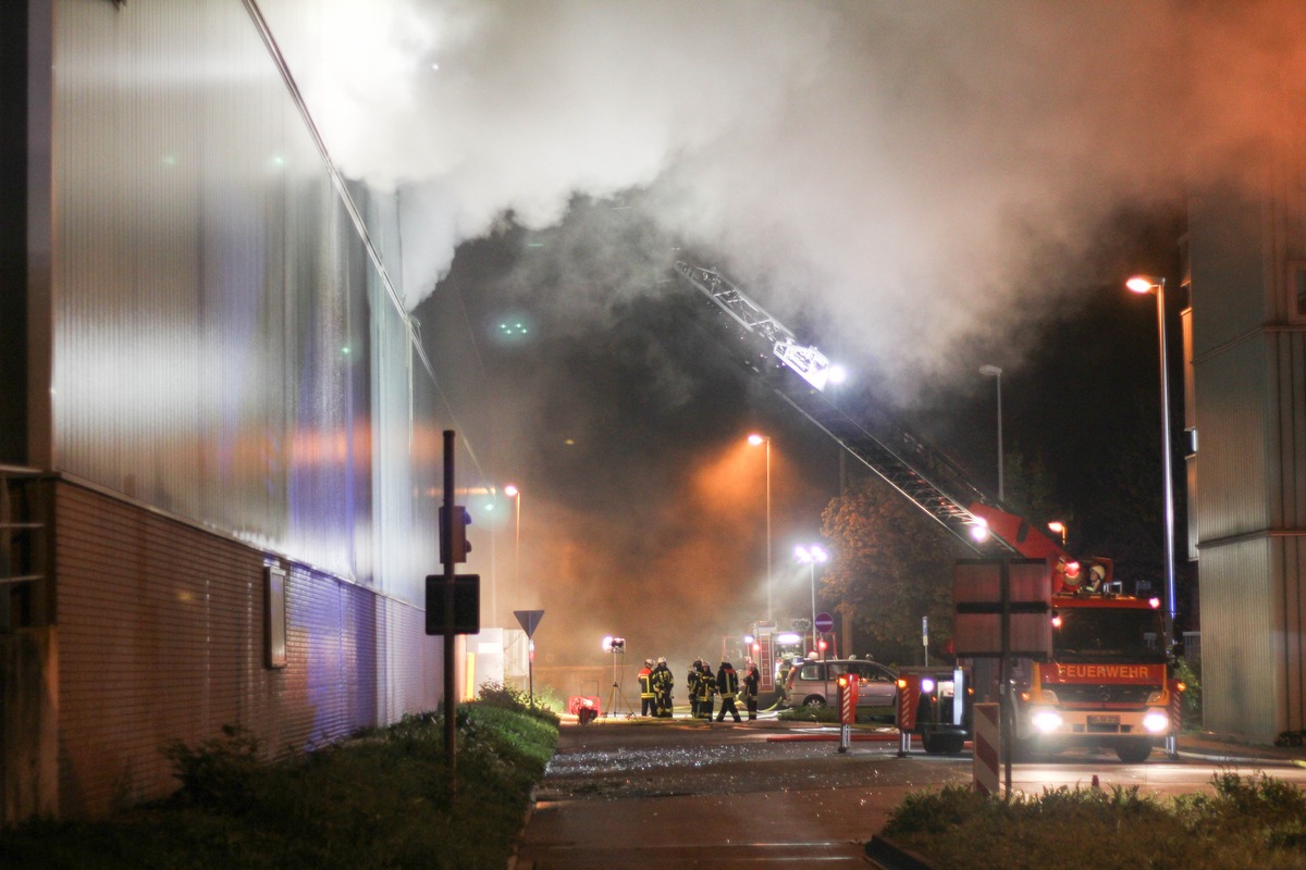 FW-BO: Erstes Update zum Brand der Lagerhalle in Stahlhausen