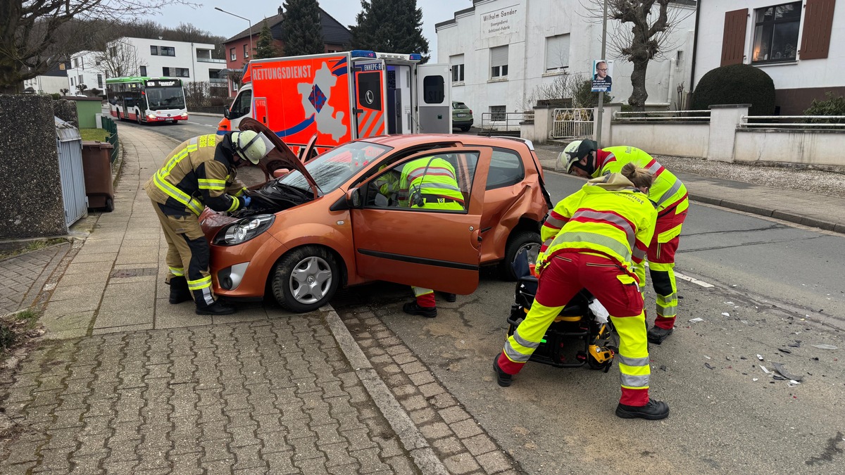 FW-EN: Auffahrunfall mit zwei Verletzten