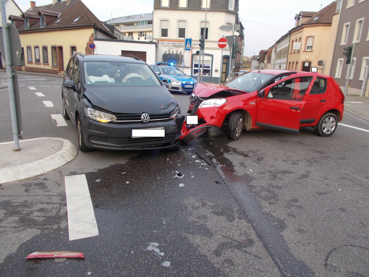 POL-PDNW: Zwei verletzte Personen nach Unfall